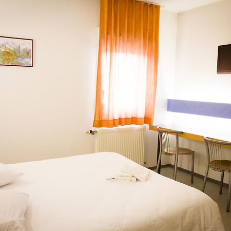 Hotel Vallee Bleue Montalieu-Vercieu Kültér fotó